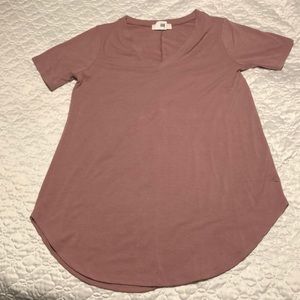 Cute short sleeve v-neck rounded hem top